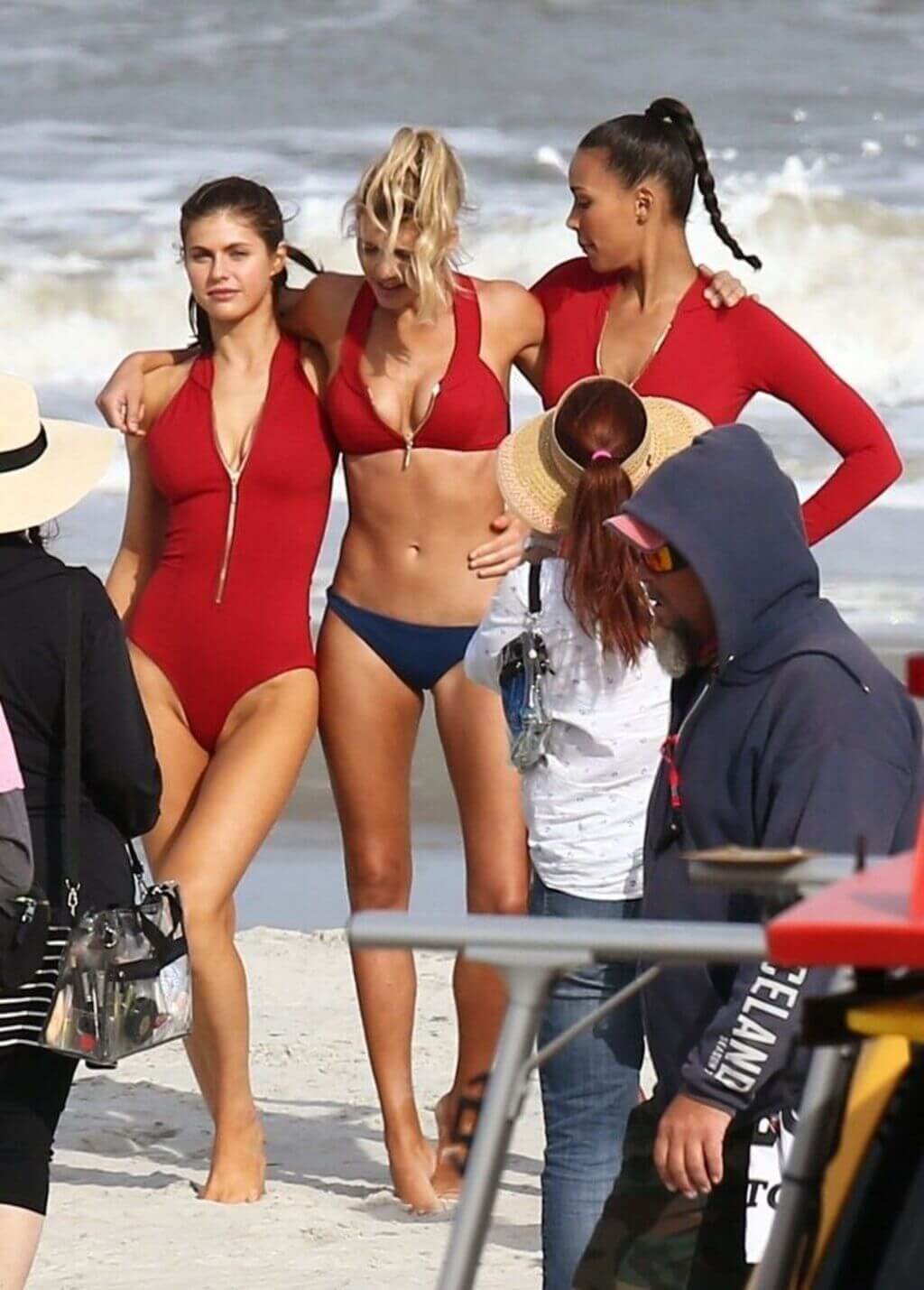 Kelly Rohrbach sexy pic in bikini