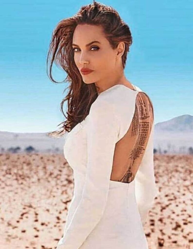 Angelina Jolie sexy